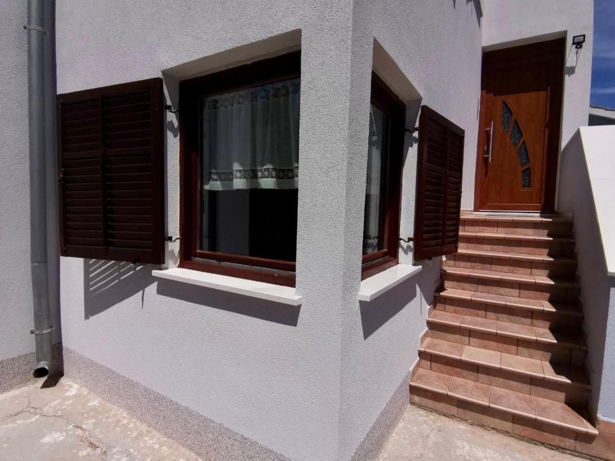 Apartments Lungomare Pula Exterior photo