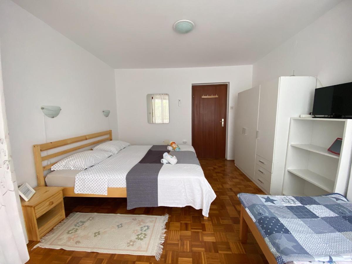 Apartments Lungomare Pula Exterior photo